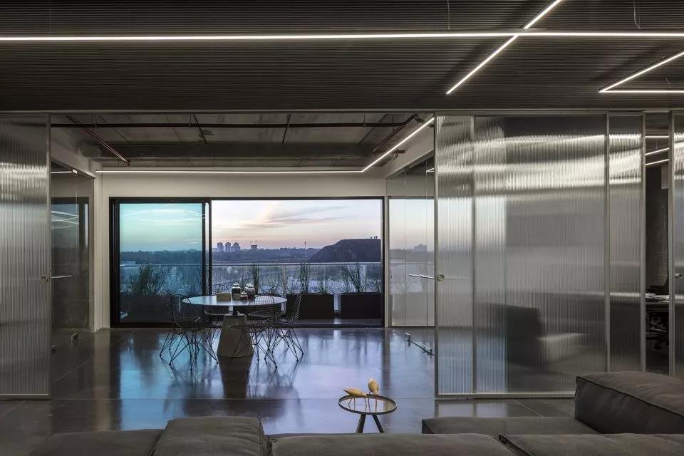 辦公室玻璃隔斷實景圖