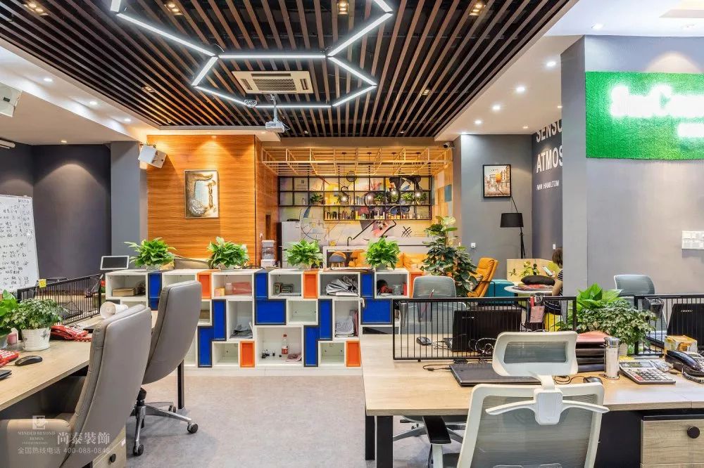 地產(chǎn)公司辦公室辦公區(qū)裝修實(shí)景圖