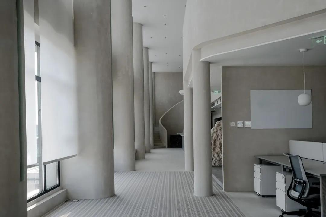 灰得自然辦公室設(shè)計效果圖片