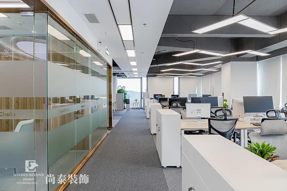 開放辦公區(qū)裝修實景圖