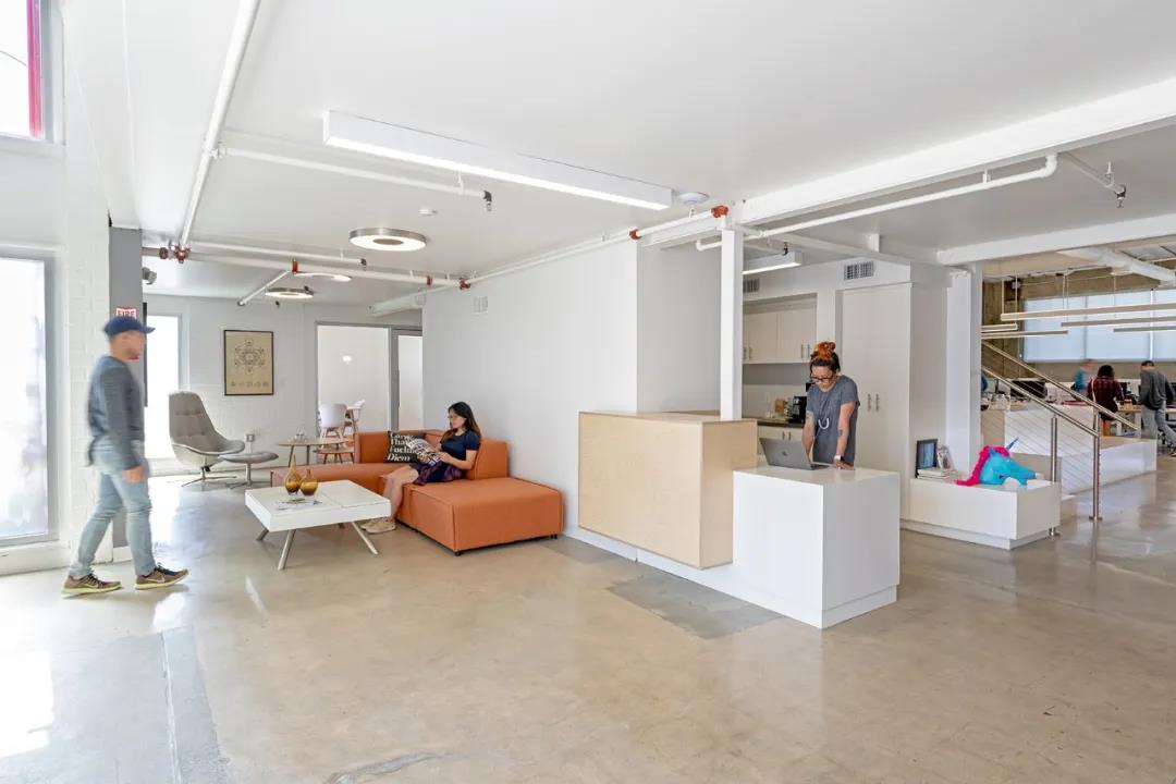 工廠改造辦公室休閑區(qū)裝修圖片